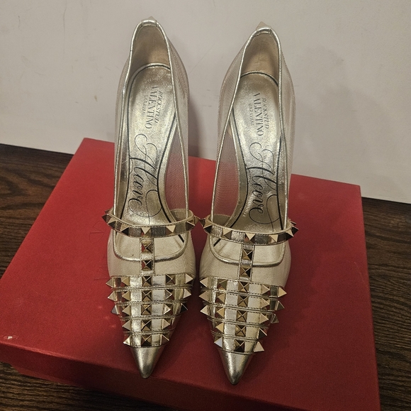 NEW VALENTINO GARAVANI Gold Mesh Nappa Rockstud Alcove Stiletto Pumps Size EU37 - Picture 2 of 6